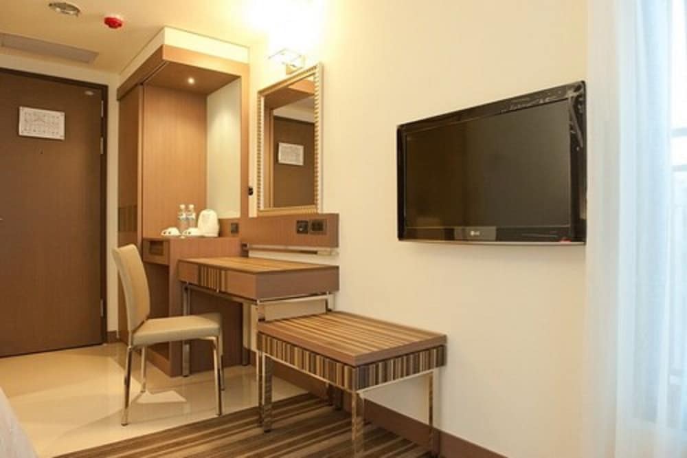 Lishiuan International Hotel 45/62