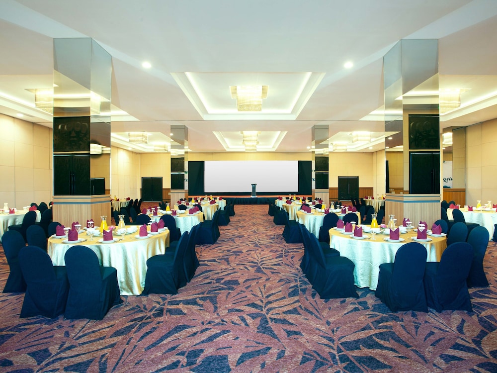 Platinum Balikpapan Hotel Convention Hall 60/64