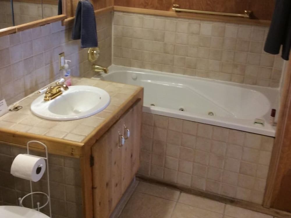 Black Forest B&B Lodge & Cabins 47/49