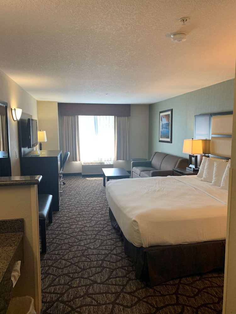Best Western Plus Vancouver Mall Dr. Hotel & Suites 8/38