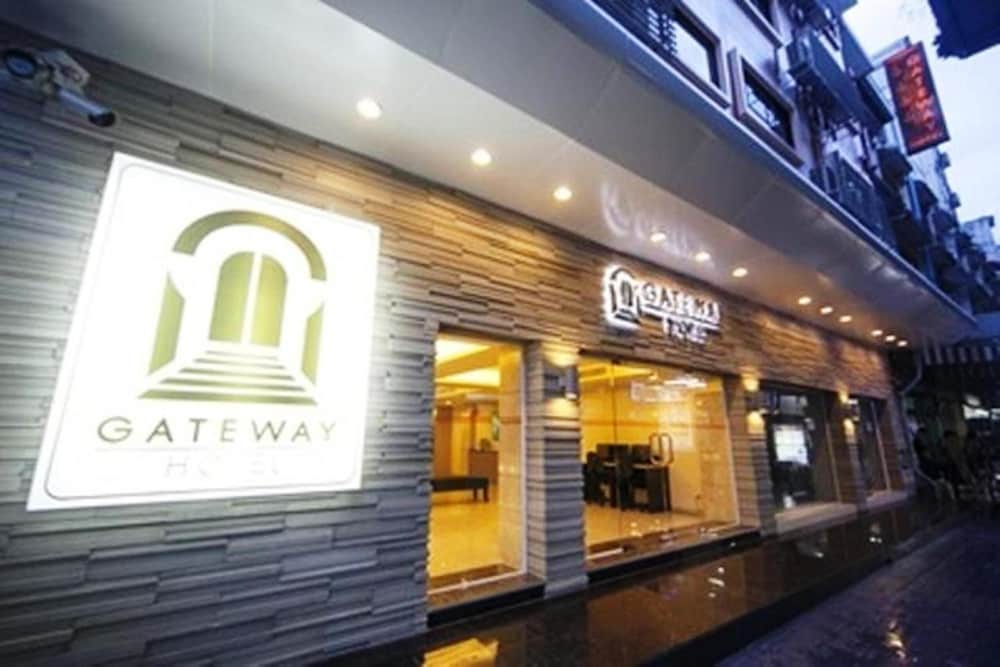 GATEWAY HOTEL 2/15