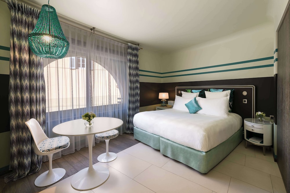 Classic, King Bed, Paris Saint Tropez 3/5