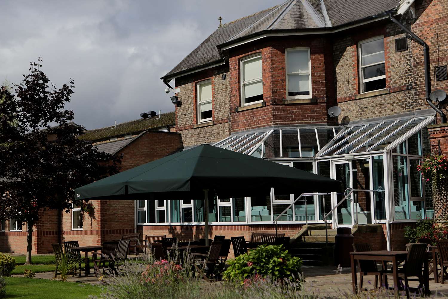 Burn Hall Hotel 2/52