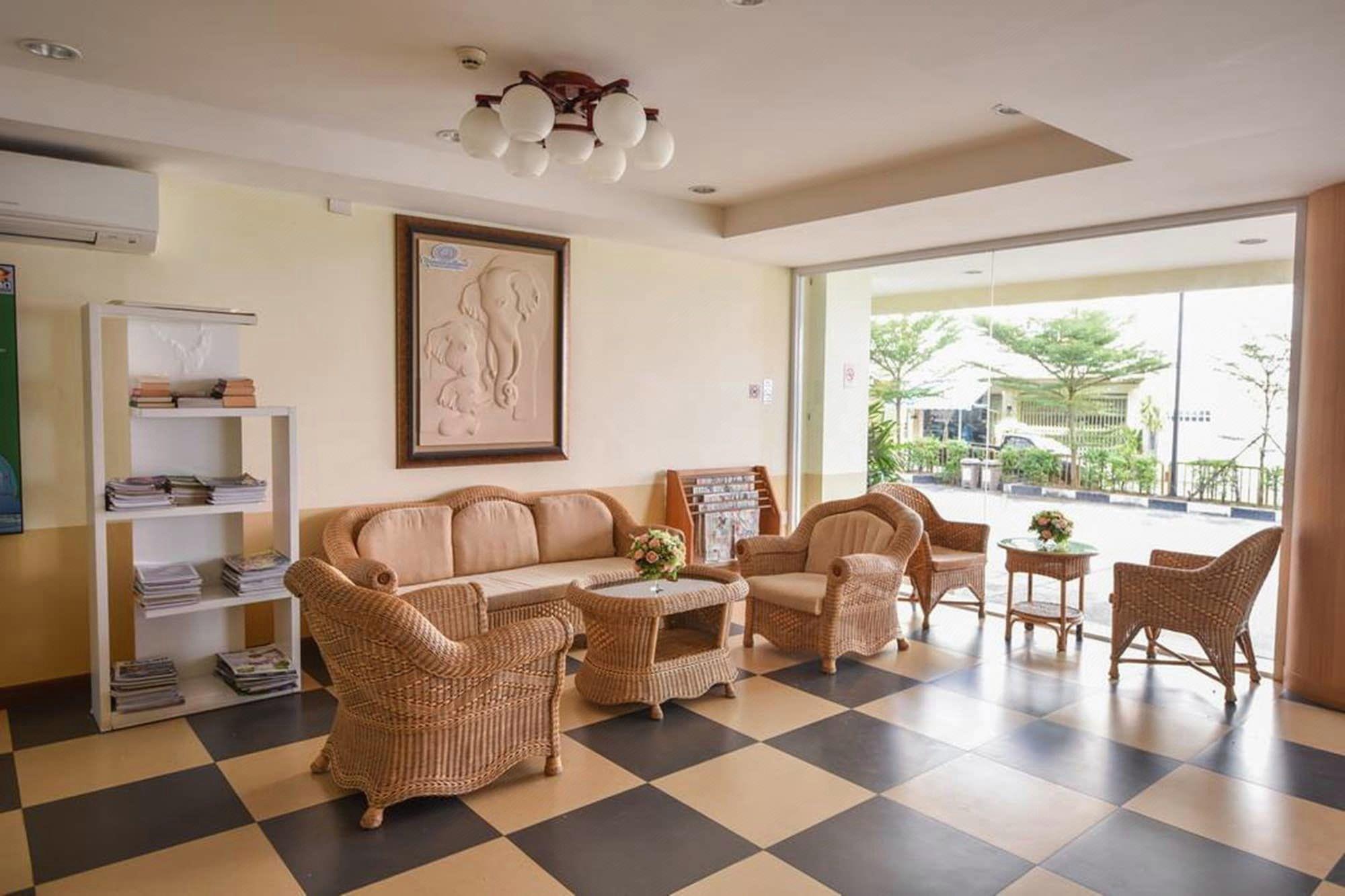Trat Center Hotel 32/38