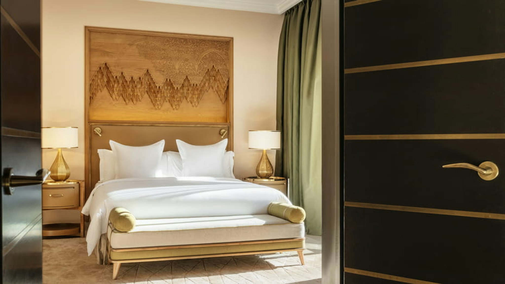 جناح بسرير كينج بشرفة بمسبح خاص