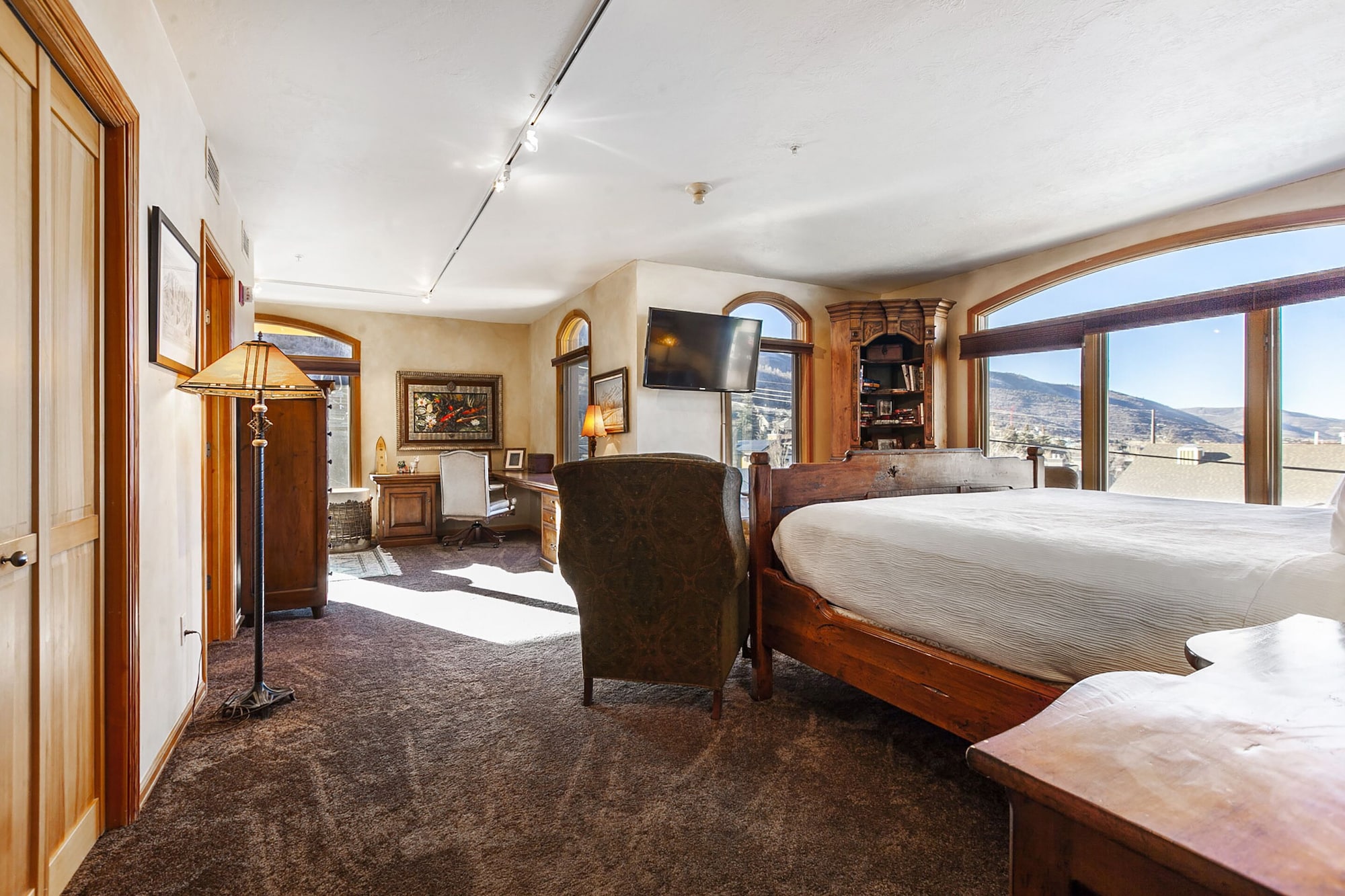 CONDOMINIUM, 2 BEDROOMS