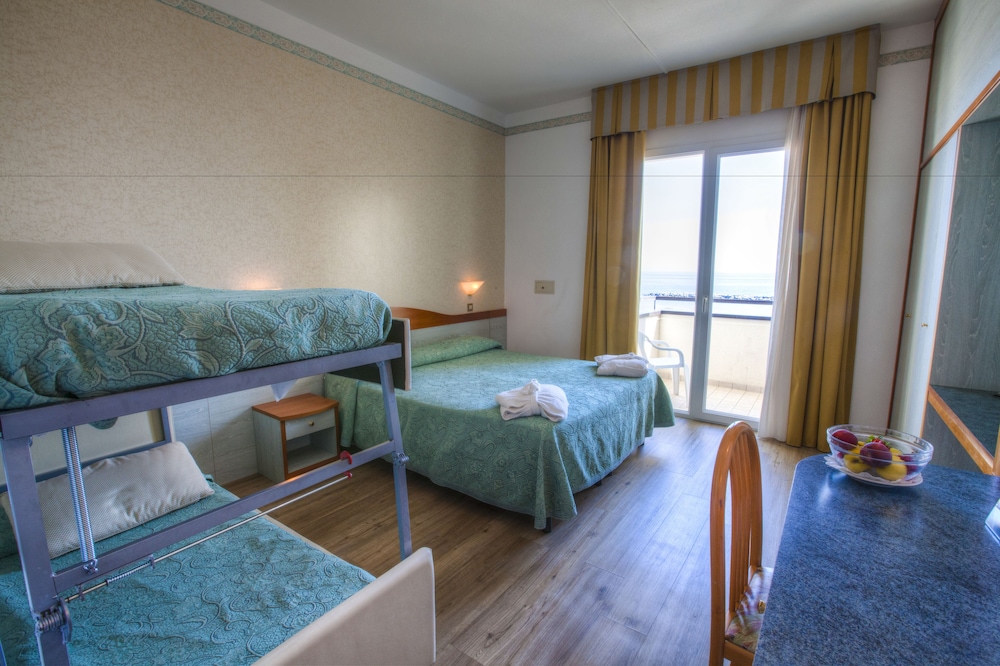 Hotel Life 39/66