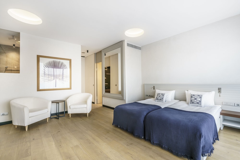 Cape Bodrum Luxury Hotel Beach 12/79