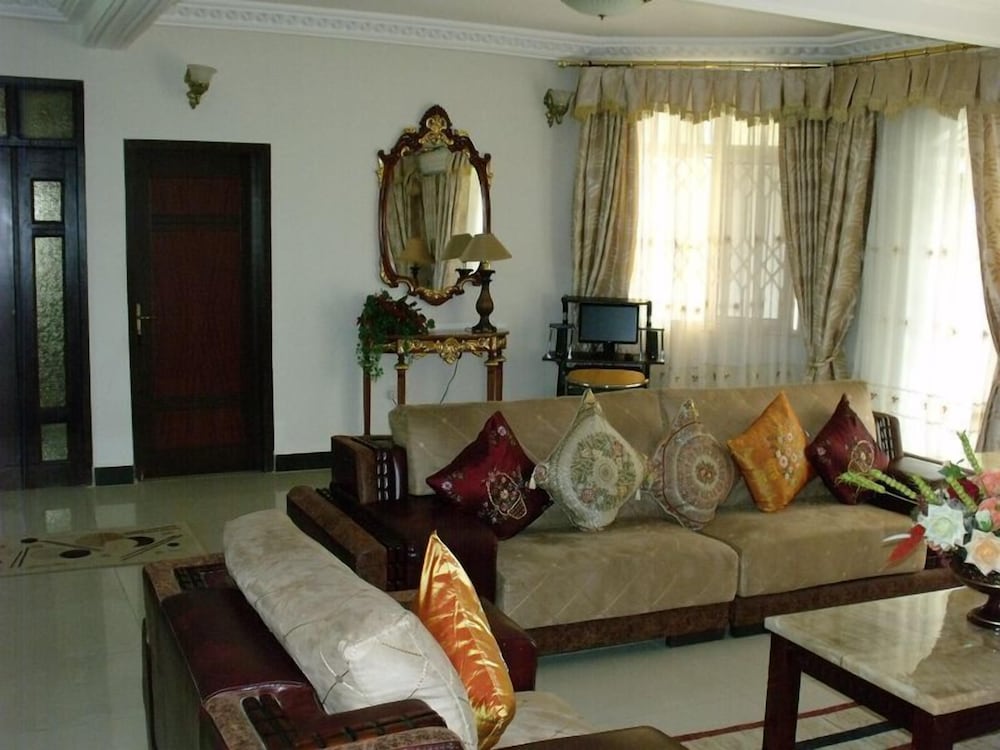 Acacia Lodge, North Legon(Haatso) 13/29