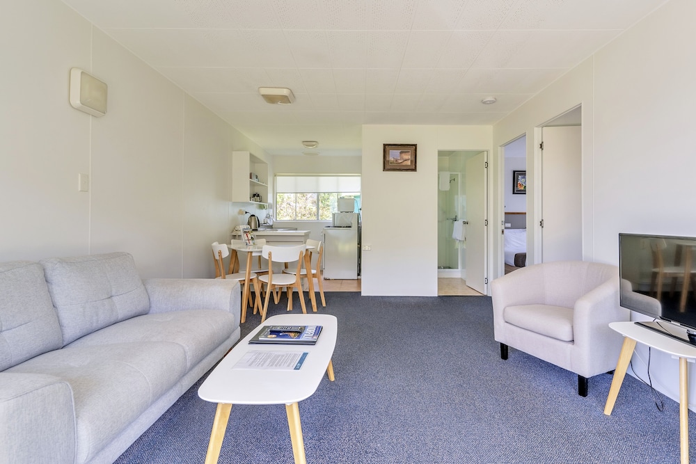 Aloha Apartments 32/61