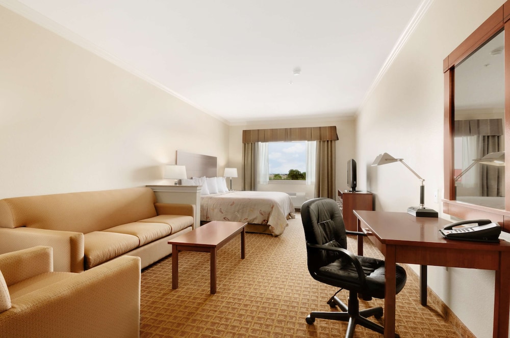 Ramada By Wyndham College Station 42/55