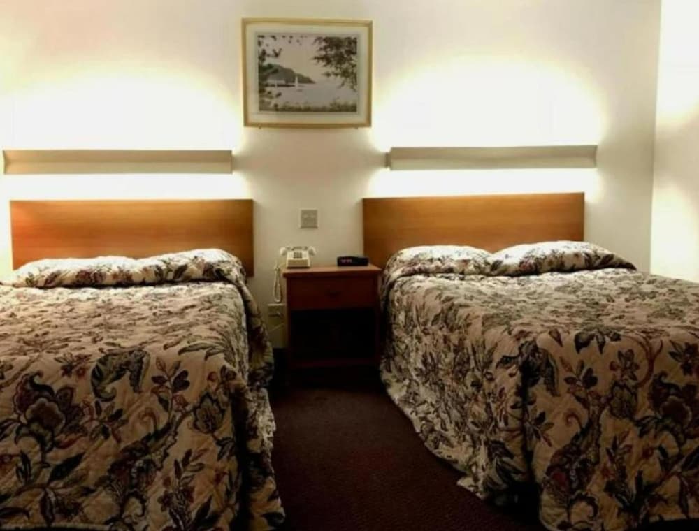 Adirondack Efficiencies Ex Econo Lodge Watertown 12/43