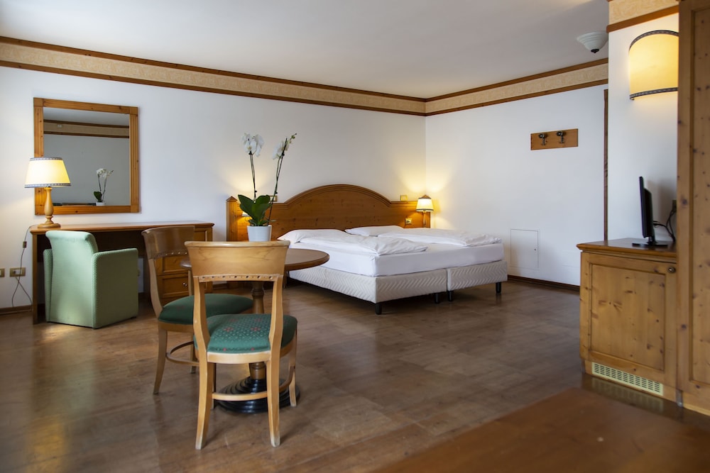 GRAND HOTEL MISURINA 77/87
