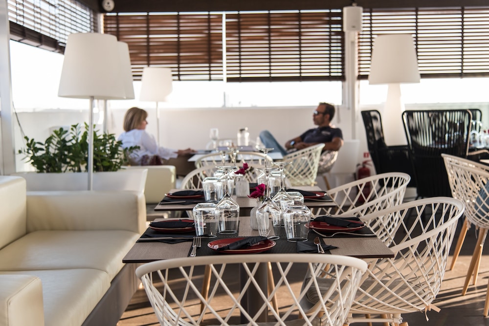 Acropolis Select Hotel 54/67