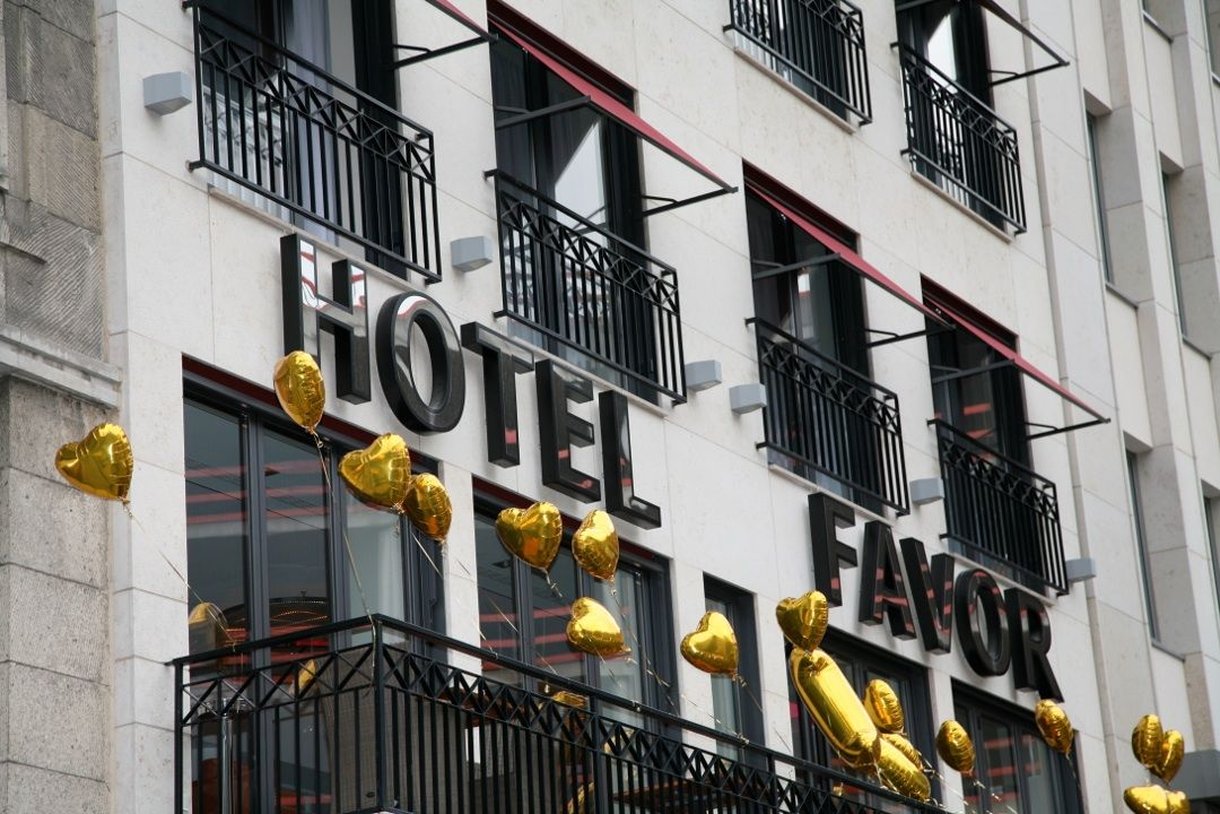 Hotel Favor 11/13