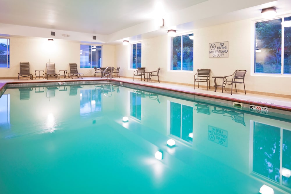 Holiday Inn Express Hotel Suites Cincinnati Se Newport 36/70