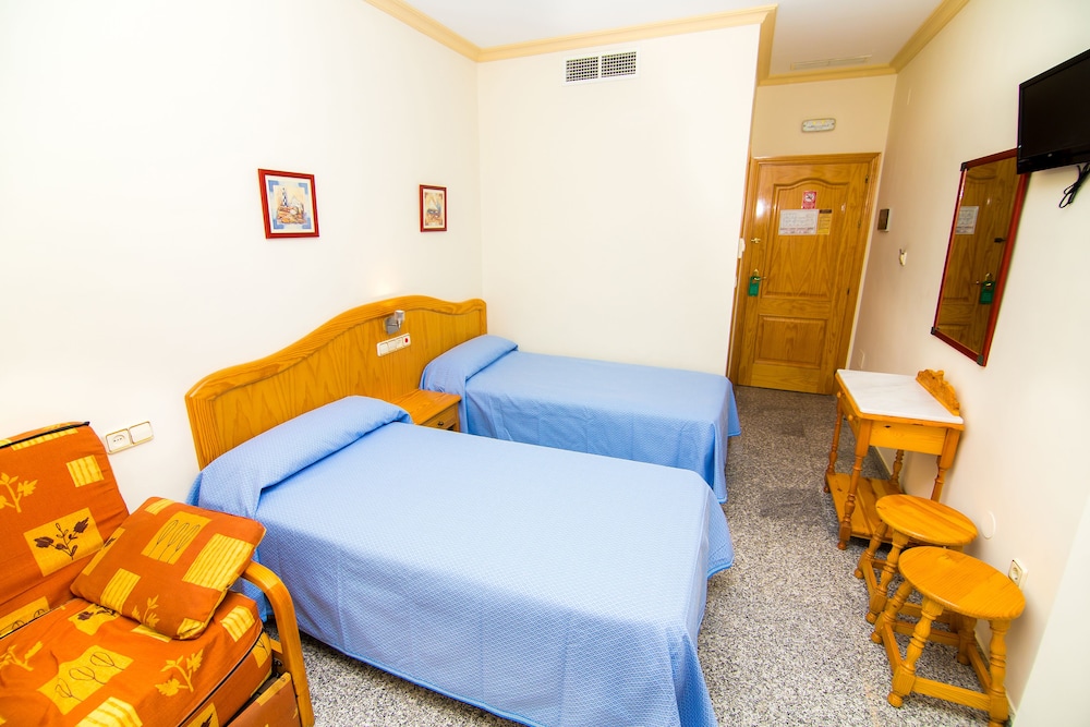 ROOM, DOUBLE BED