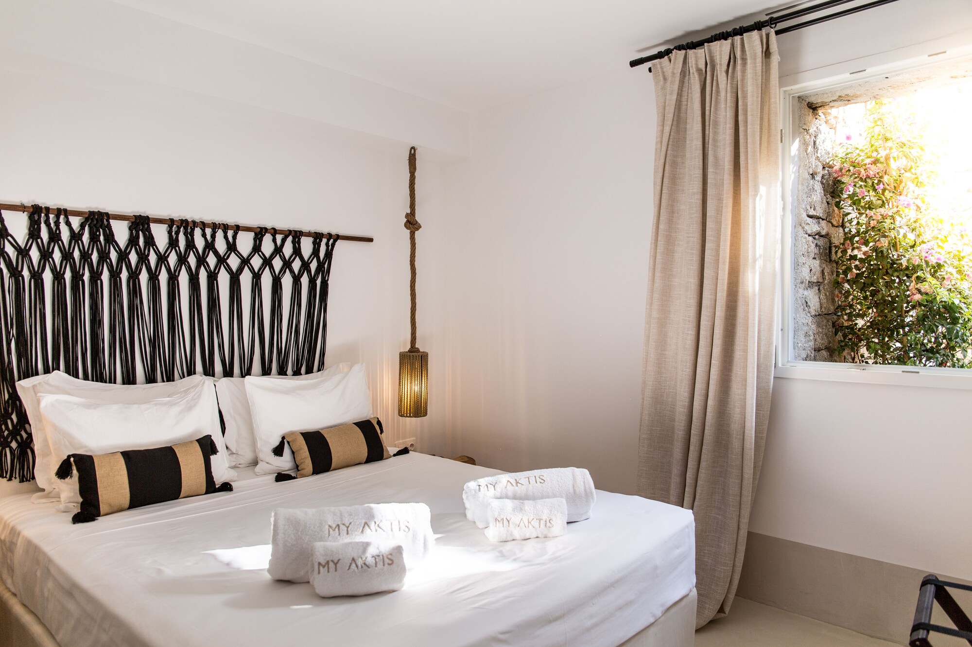 VILLA, 2 BEDS, SEA VIEW, SHARED POOL