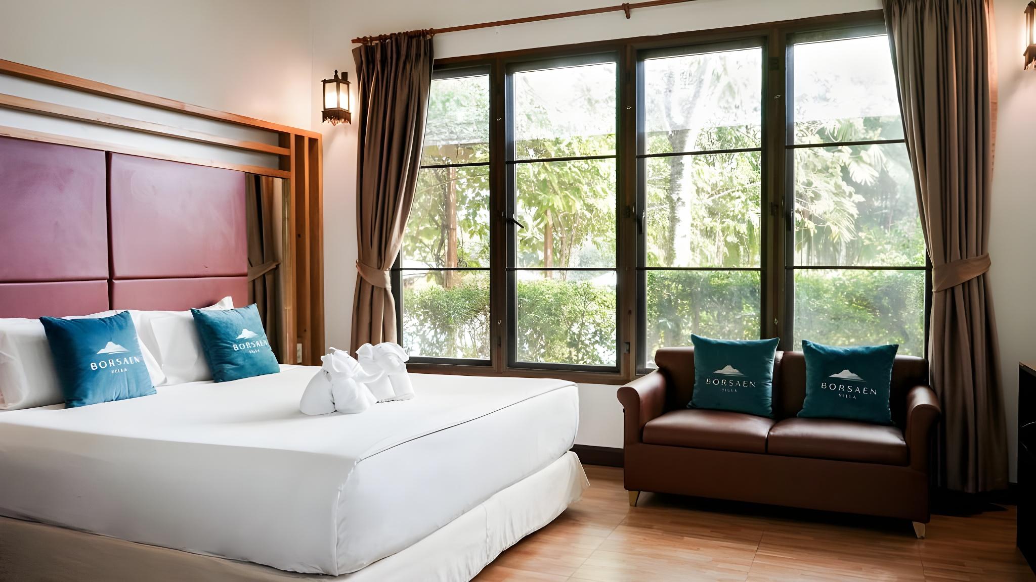 Deluxe, King Bed, Pool Access