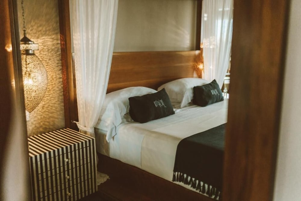 DELUXE, SUITE
