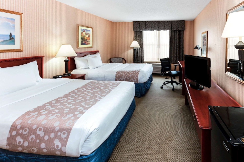La Quinta Inn & Suites by Wyndham Milwaukee SW New Berlin 7/38