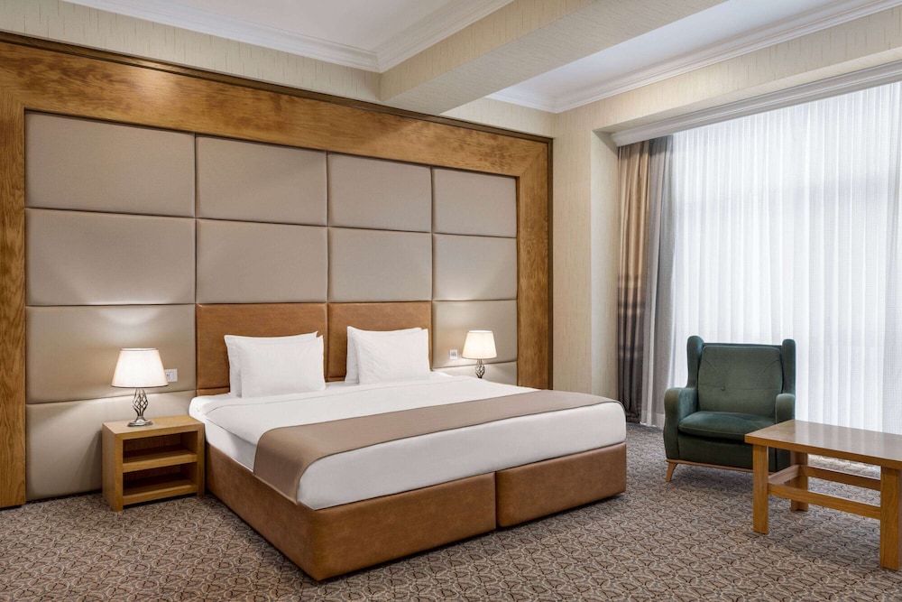 SUPERIOR, KING BED