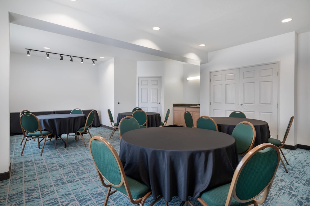 Comfort Inn & Suites Rochester South Mayo Clinic 46/54