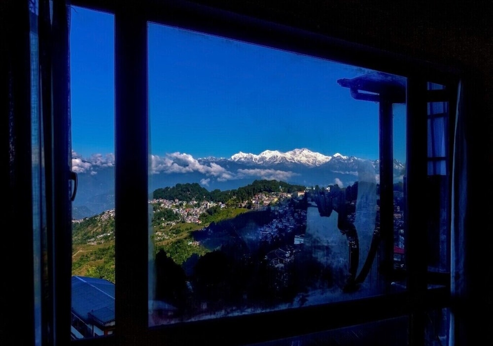 Summit Swiss Heritage Hotel 60/72