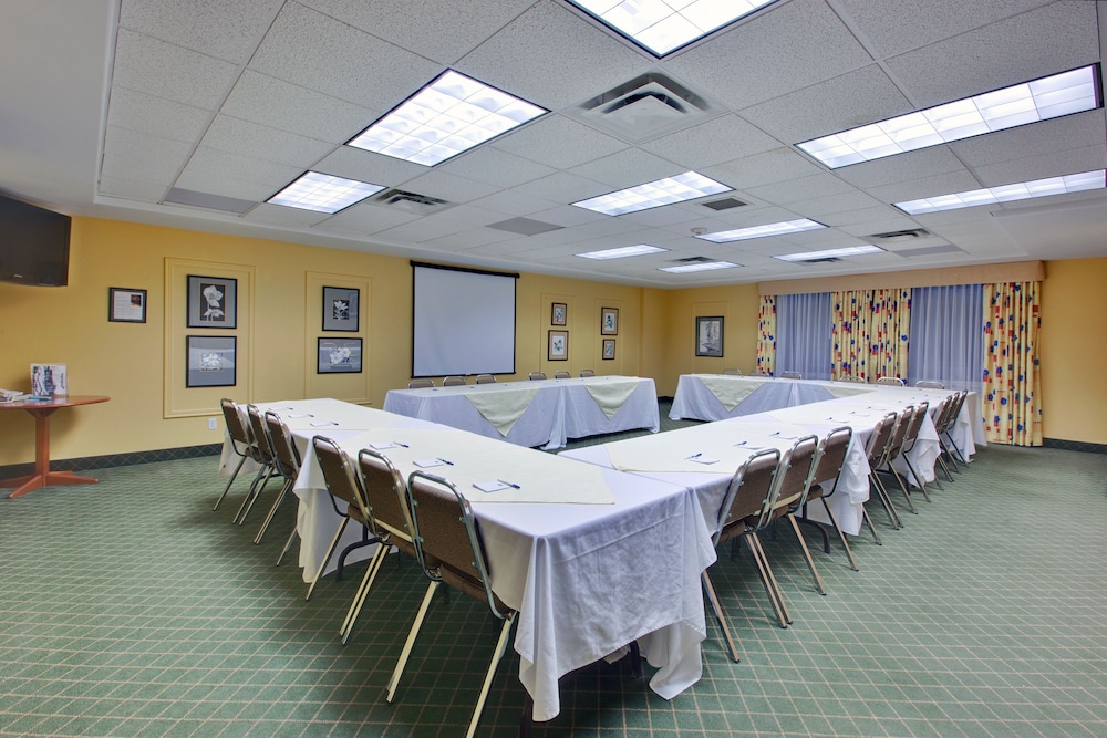 Holiday Inn Express Dryden 47/57