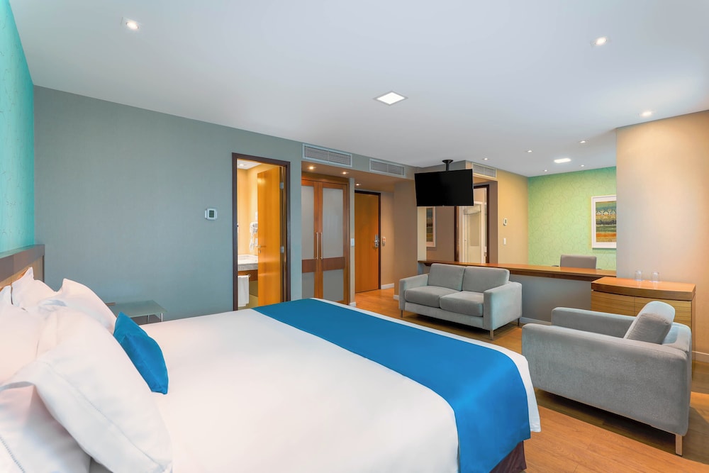 EXECUTIVE, SUITE, KING BED
