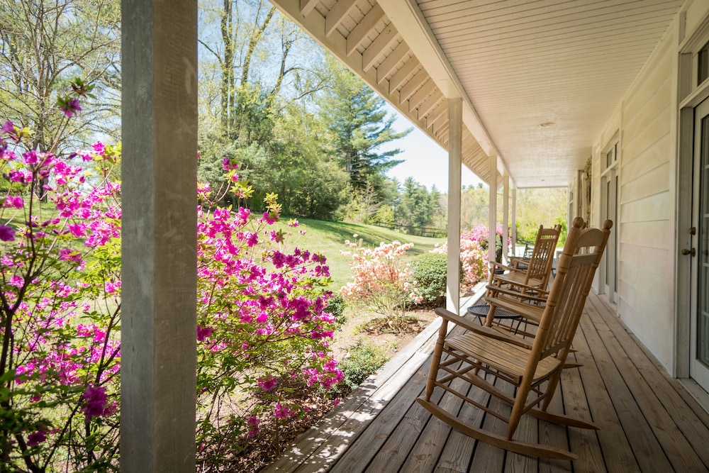 Highland Lake Inn & Resort 40/77