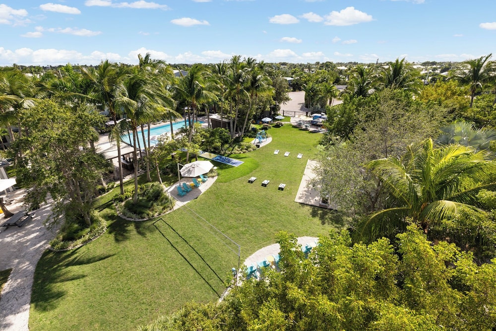 Blue Flamingo Resort Key West 54/56