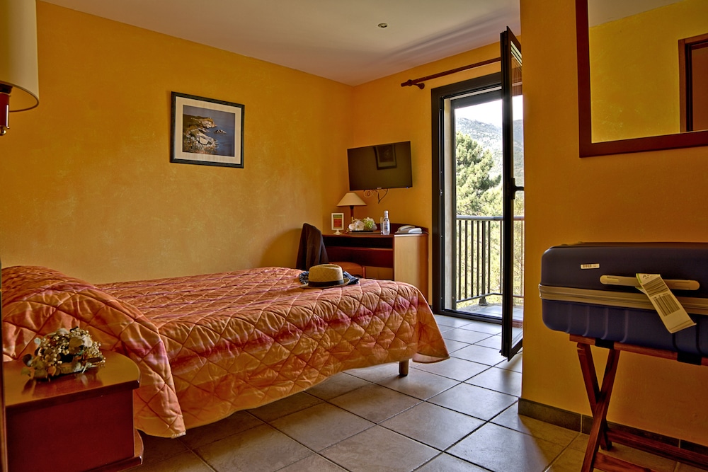 HOTEL DES DEUX SORRU 35/63