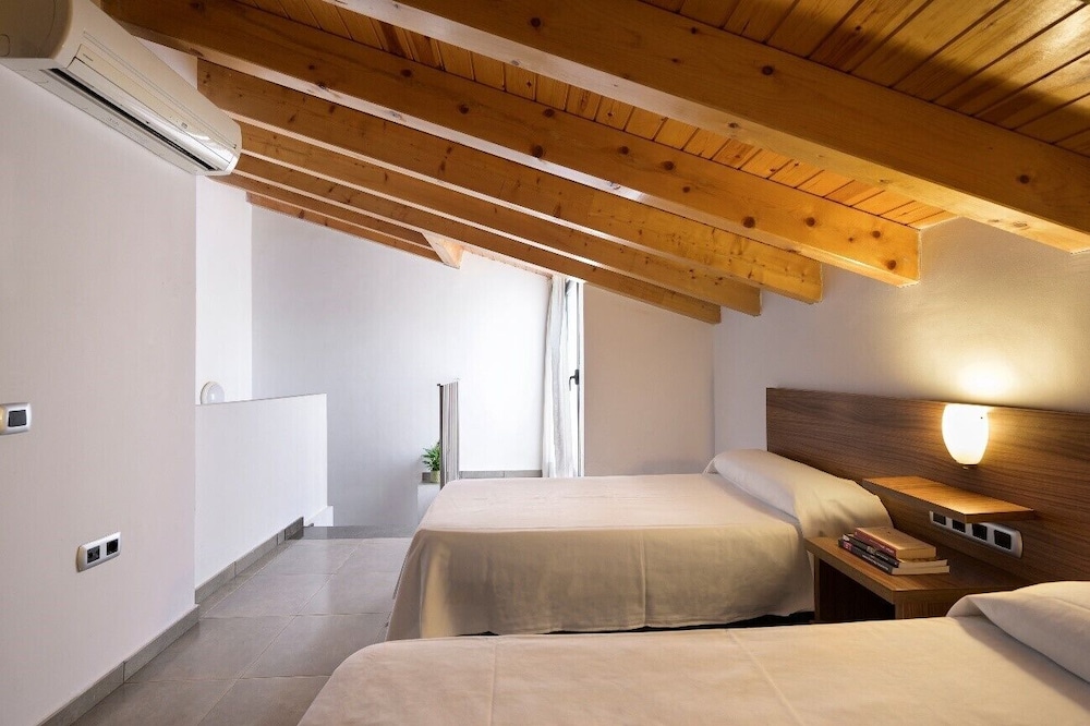 2 BEDROOMS, DUPLEX, TERRACE