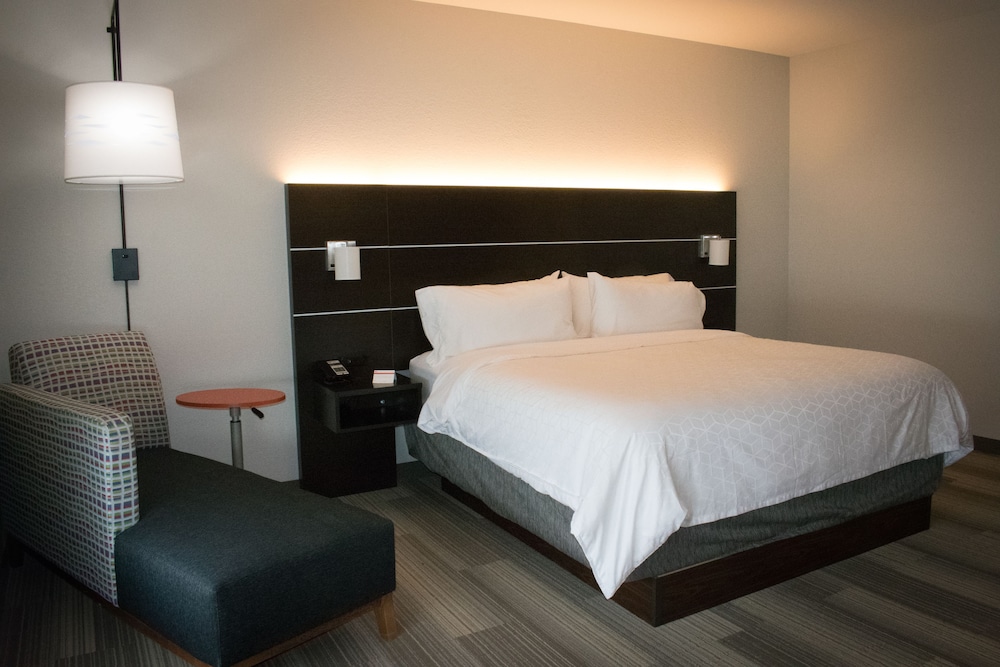 Holiday Inn Express & Suites West Memphis 17/53
