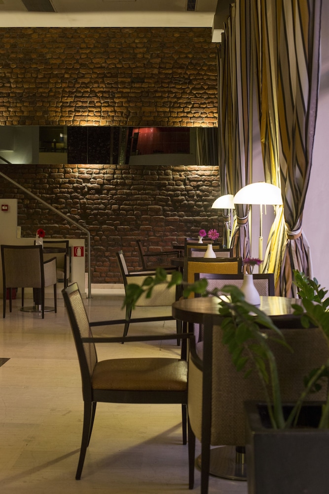 Davitel Tobacco Hotel 38/49