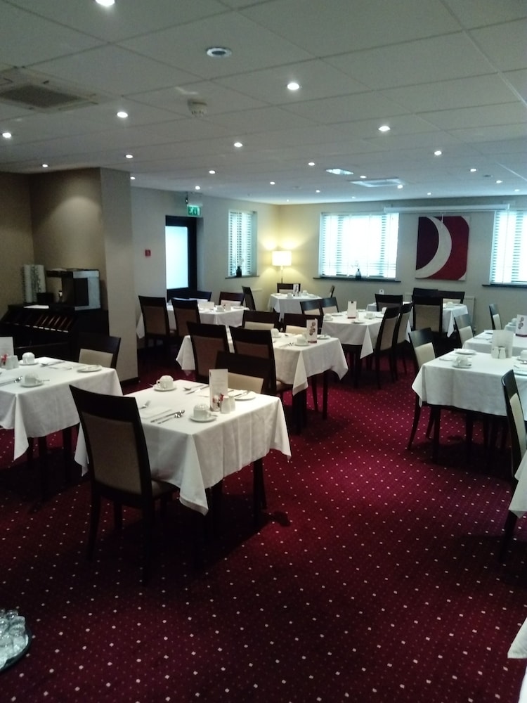 Briar Court Hotel 63/70