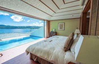 ORIENTAL, SUITE