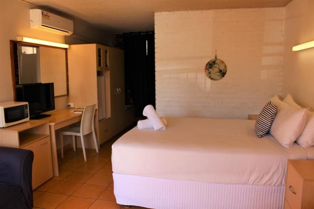 Camden Motor Inn 35/57