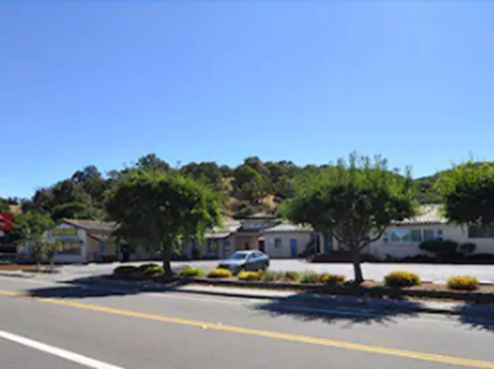 Marinwood Inn & Suites 11/43