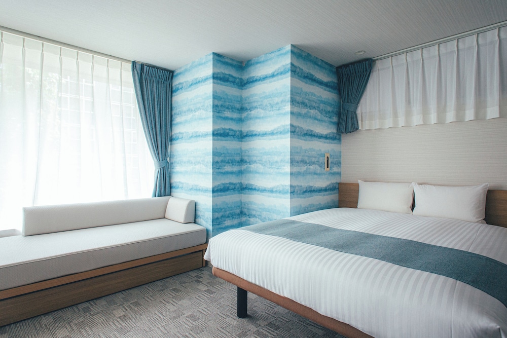 GRAND, DOUBLE BED