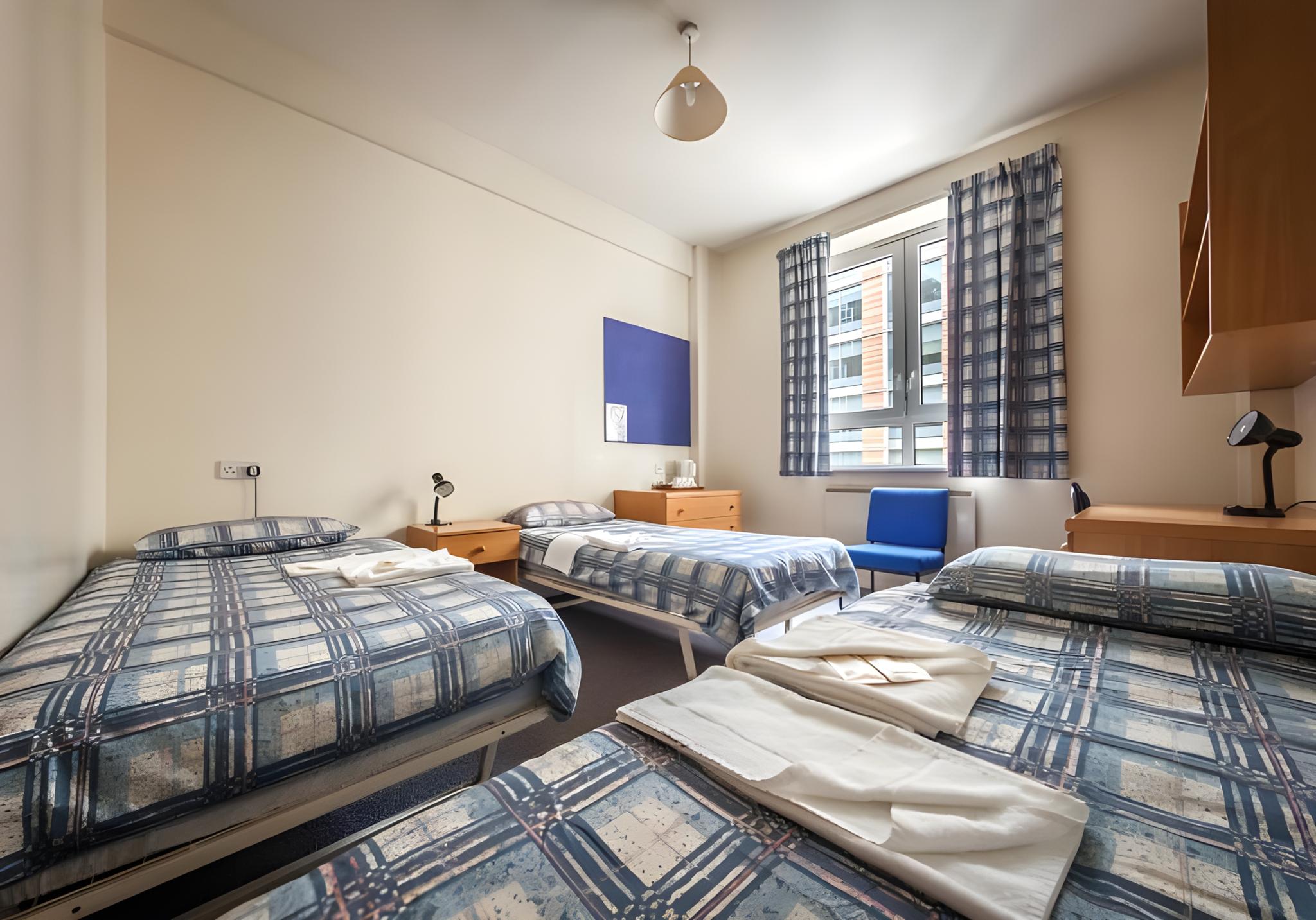 Room, Quadruple