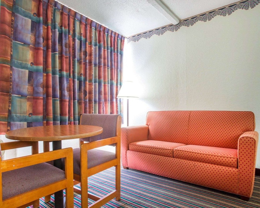 Rodeway Inn Stone Mountain 38/64