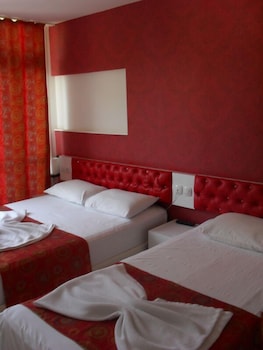 Lucky Monkey Hotel 12/50