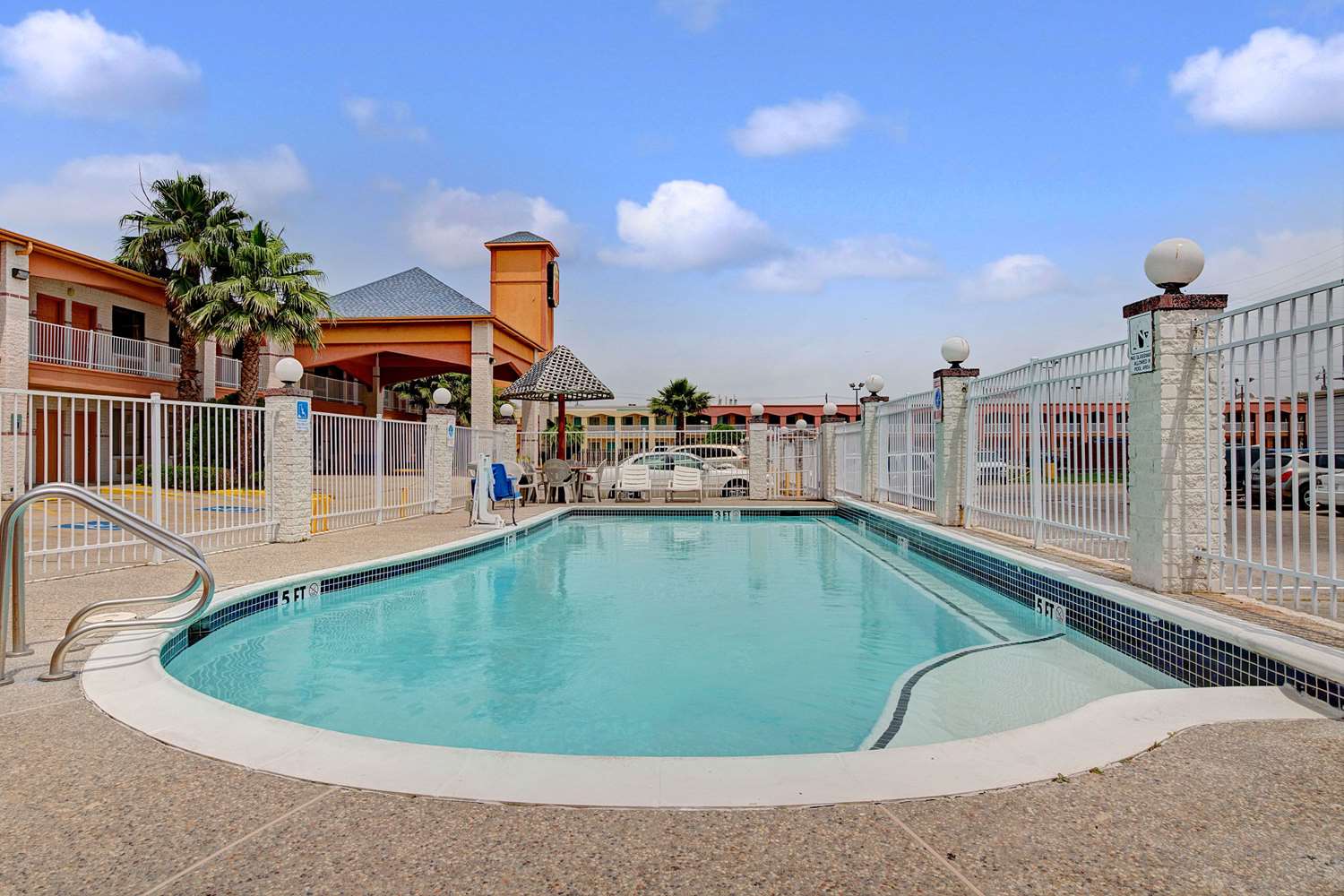 Super 8 by Wyndham Galveston 35/37