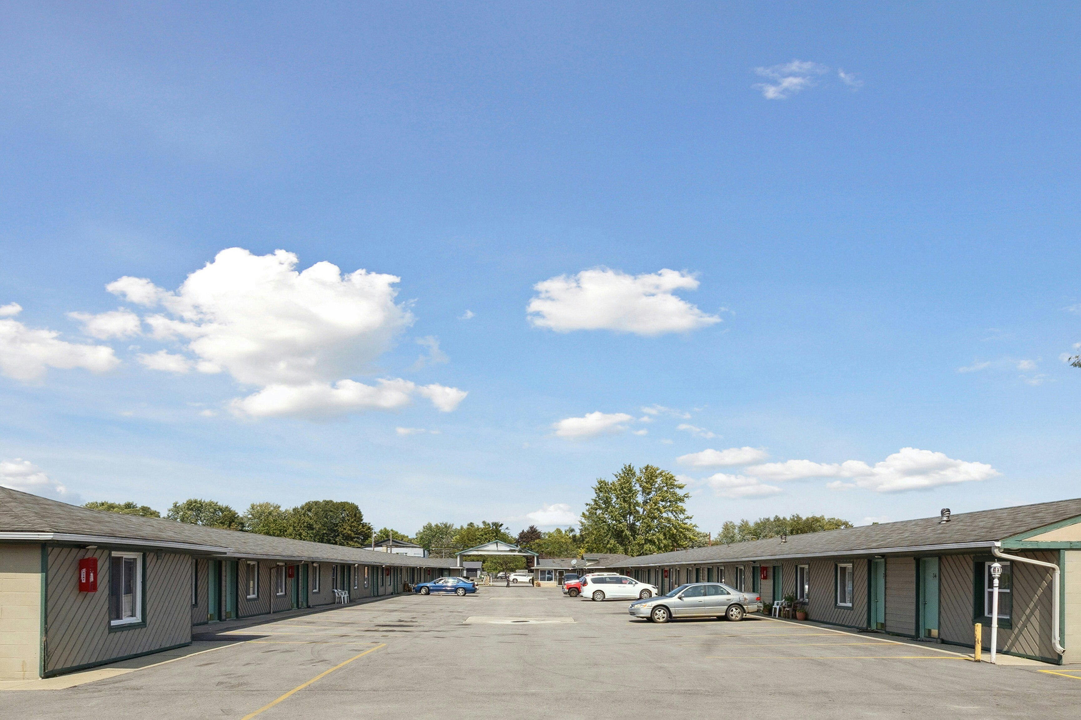 Currys Motel by OYO Saginaw MI 32/39