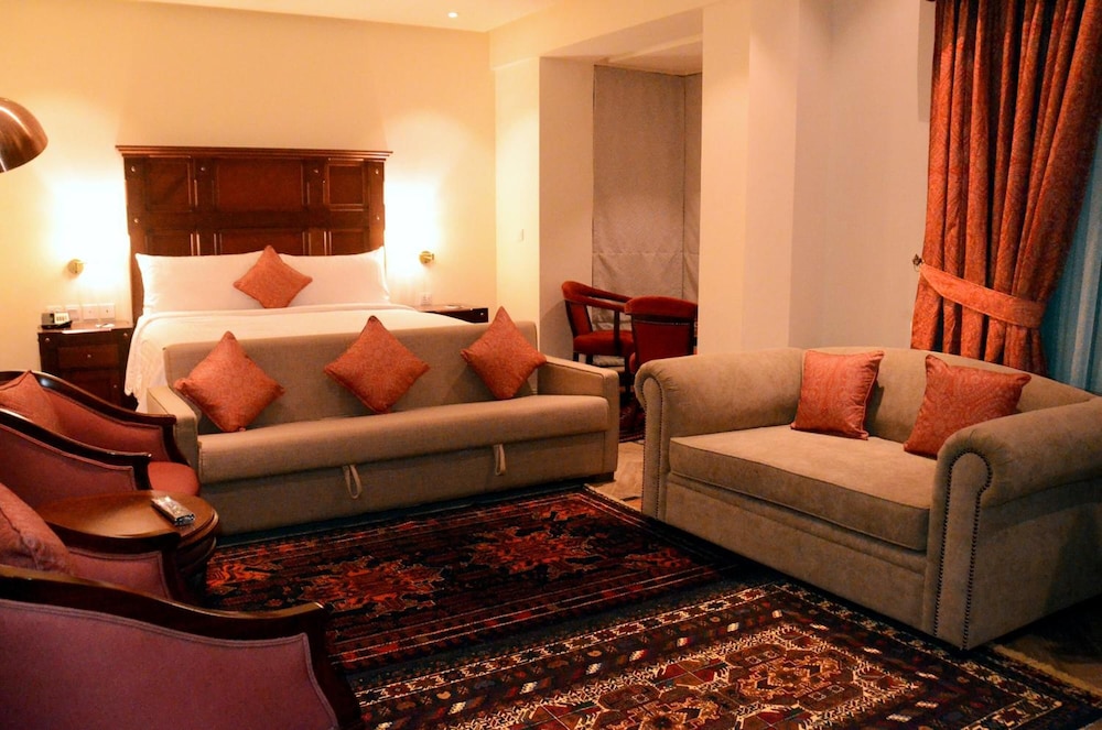 Pearl Continental Malam Jabba 28/50