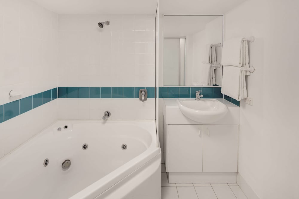 Adina Serviced Apartments Canberra James Court 11/45