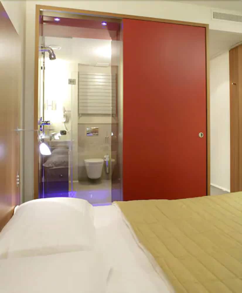 Ipoint Hotel 12/50