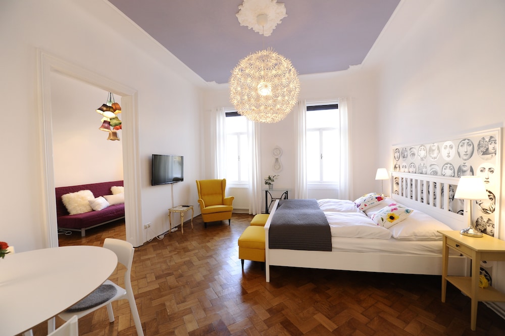 2 Bedrooms, Top, Superior, Apartment, King Bed, Sofa, Kitchen، Leuhusen Boutique Apartments 2/10